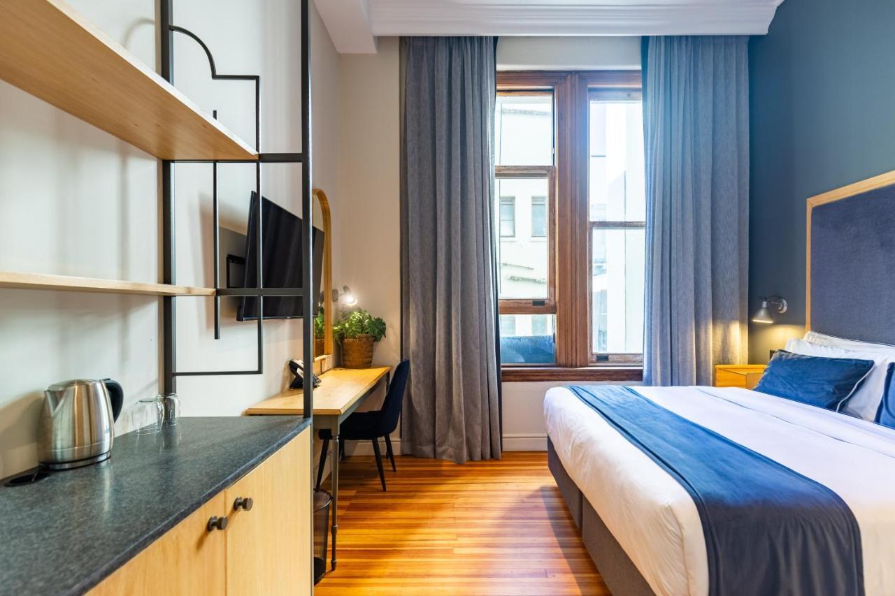 Old Bank - Lion Roars & Hotel 4*