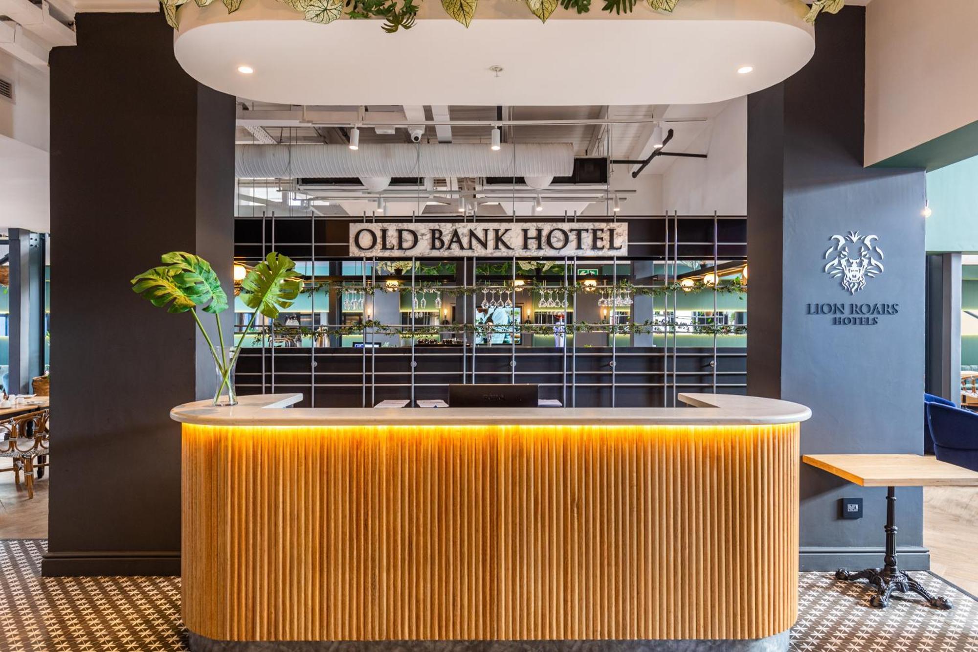 Old Bank - Lion Roars & Hotel 4*