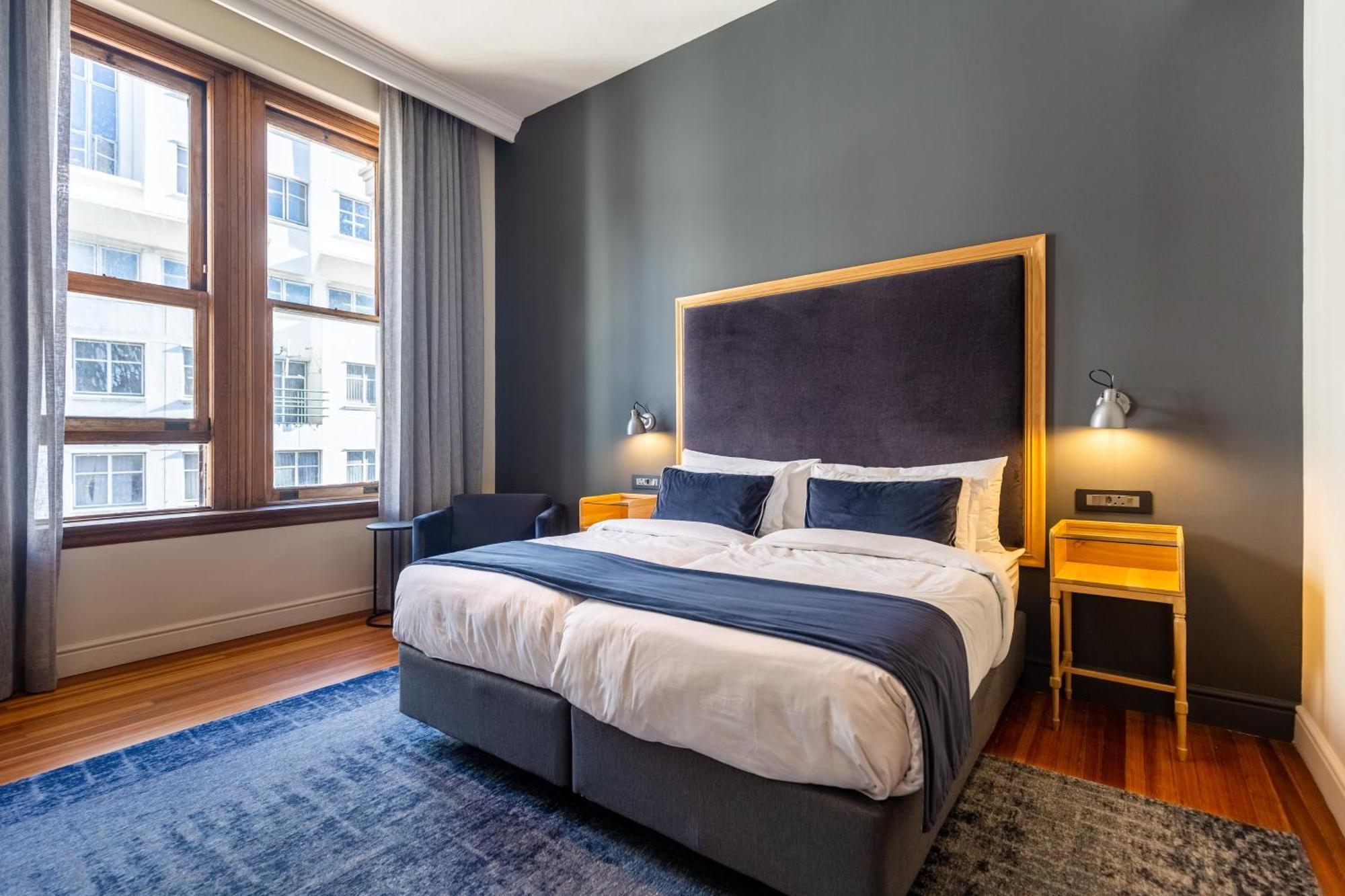 Hotel Old Bank - Lion Roars & 4*