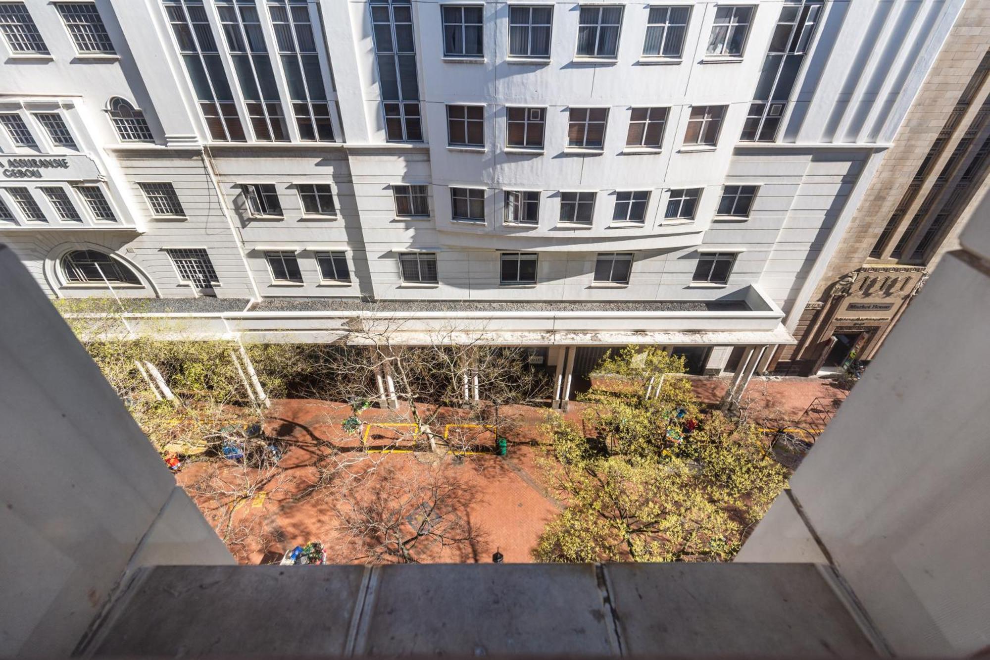 Old Bank - Lion Roars & 4* Cape Town